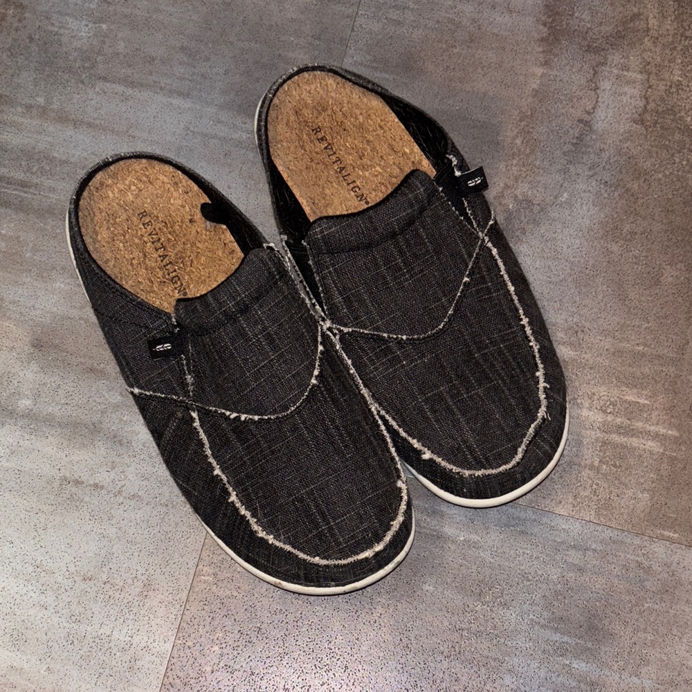 REVITALIGN Black Slip-On Athletic Shoes size 10 wide